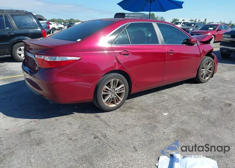 2015 Toyota Camry Se z USA, uszkodzony, nr VIN 4T1BF1FK9FU915528